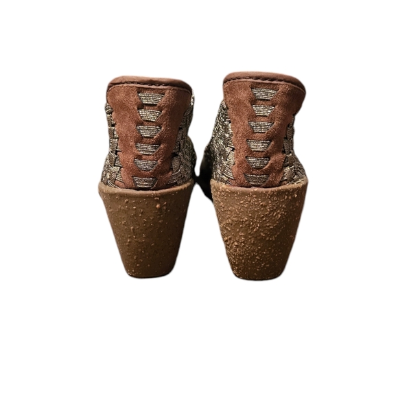 Bernie Mev Women's  Memory Foam Insoles Bronze Wedge Pump Shoes Size 38-7M - Picture 4 of 10